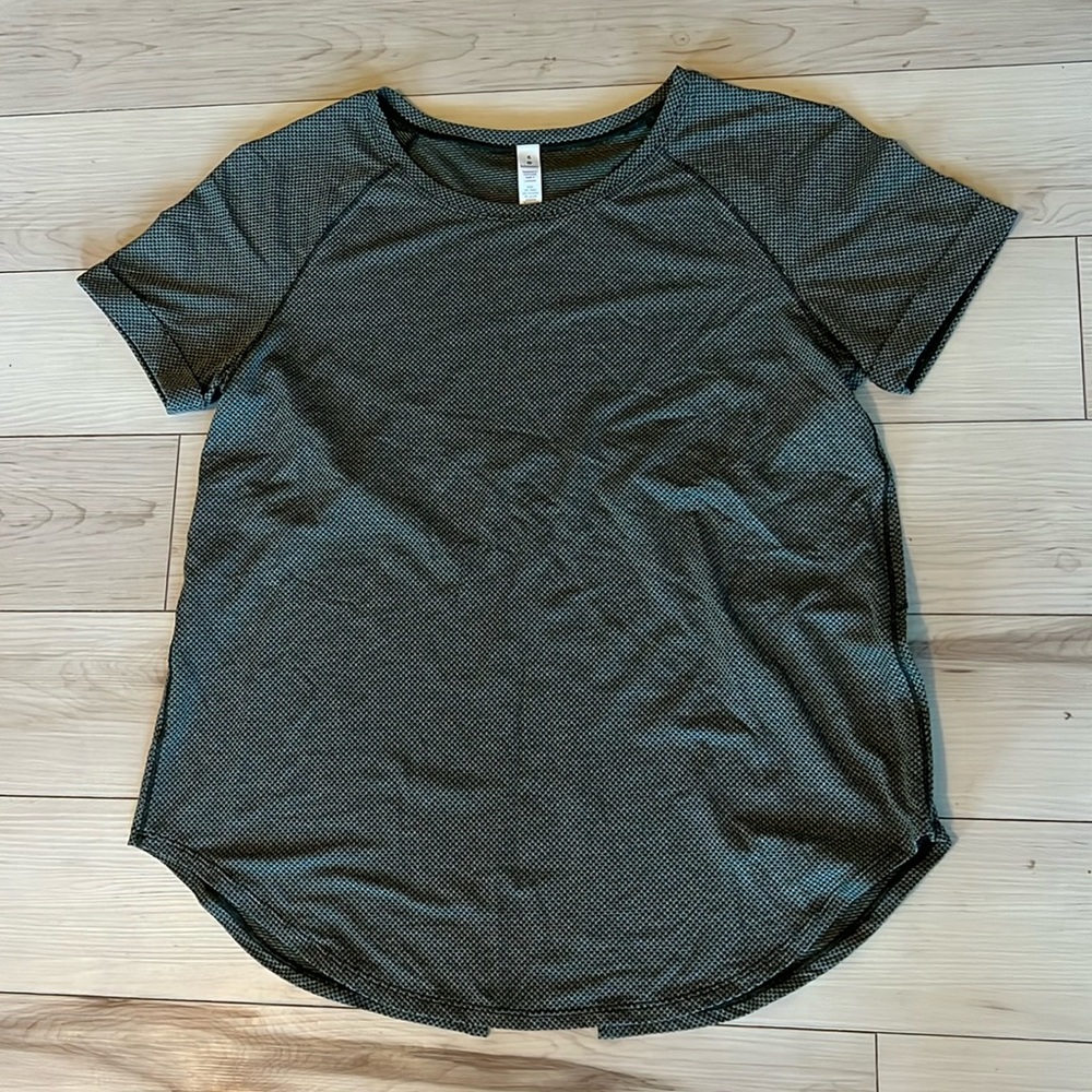 LULULEMON Athletica - Dark Green Women’s T Shirt/ open back bottom half hem (6)